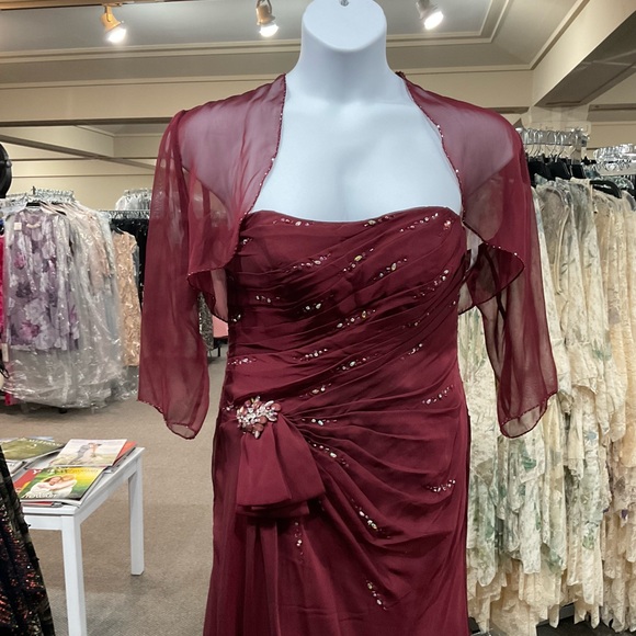 Cameron Blake by Mon Cheri gown, size 12, burgundy - Picture 2 of 7